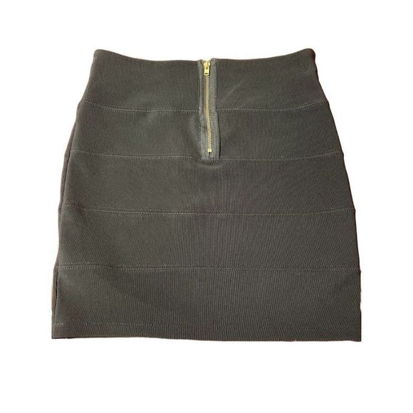 Budle Bottom Size 4 Topshop Skirt and Missguided Shorts - Picture 3 of 8